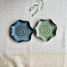 Load image into Gallery viewer, Saagar Star Plates - Set of 2